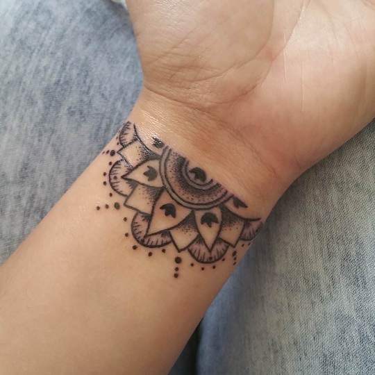 10 Perfect Wrist Tattoo Designs for Fashionable Wrist - EAL Care