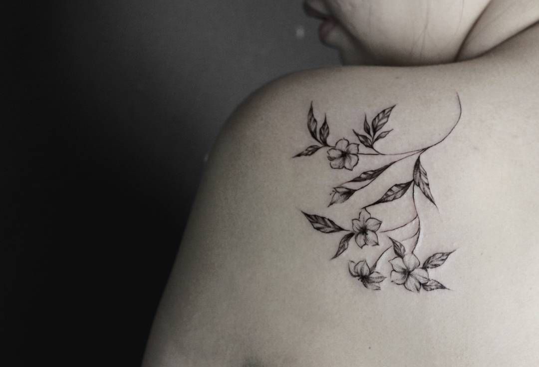 10 Shoulder Tattoo Designs That Simply Make You Look Good