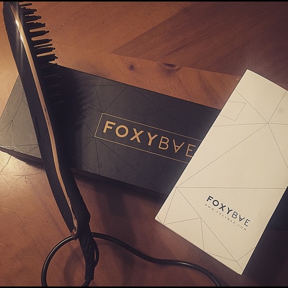 FoxyBae Rose Gold Straightening Brush Review