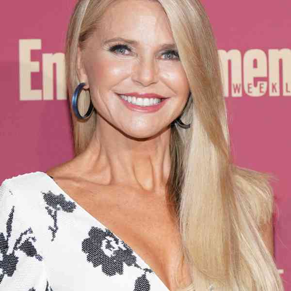 15-amazing-long-hairstyles-for-women-over-50-eal-care